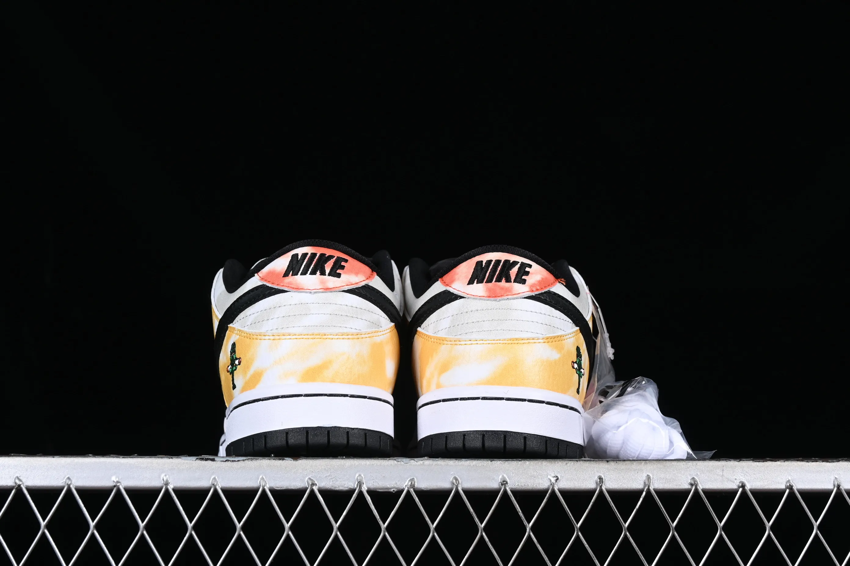 All categories Nk SB Dunk series Nk SB Dunk Low low-top sneakers Nk SB Dunk Low "Raygun" alien embroidery SB smashed backboard fashion casual sneakers BQ6832-101